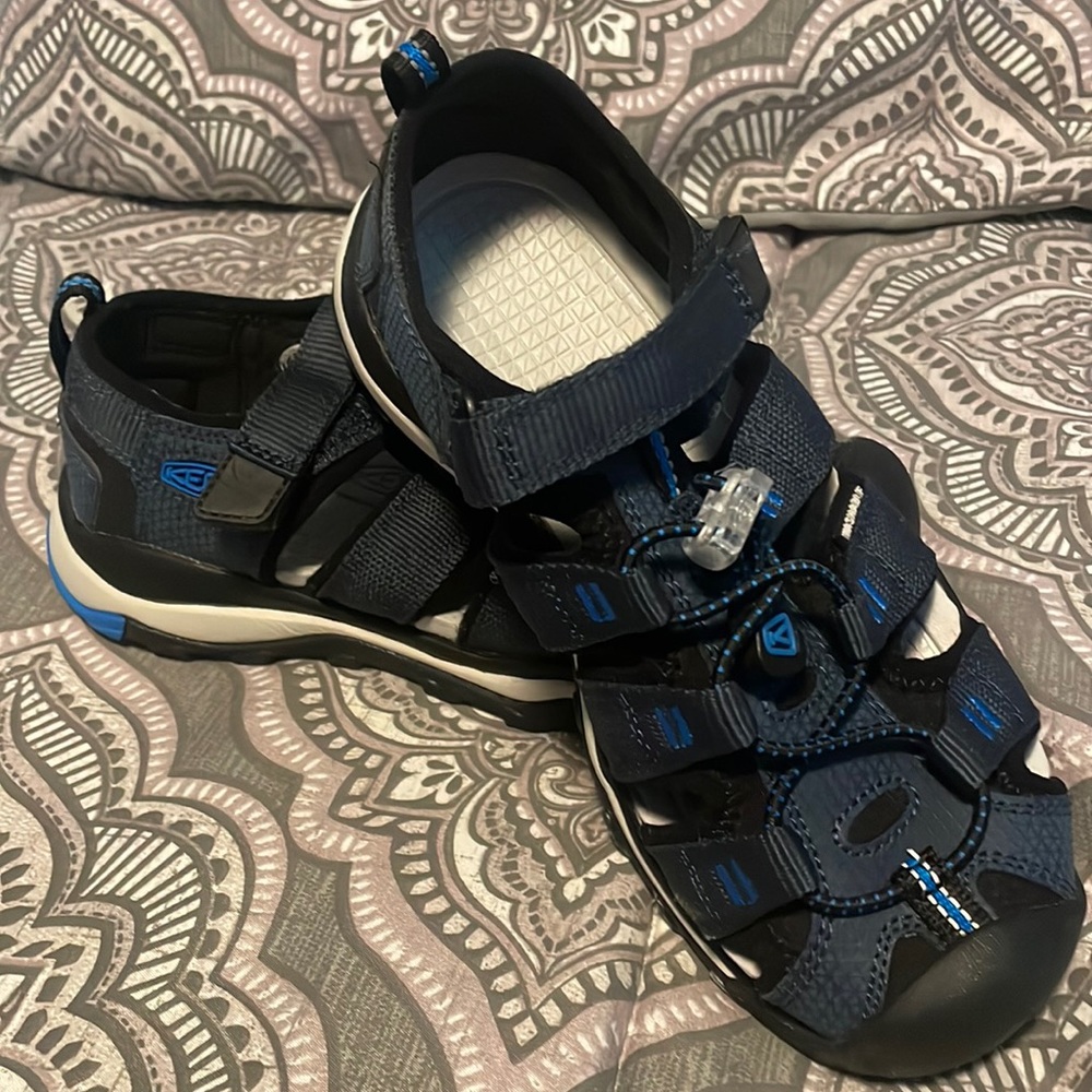 Boy’s Keen Sandals -size 2